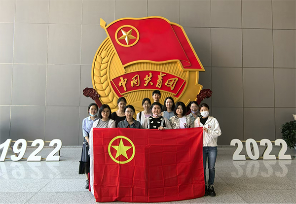 杂志社青年代表赴中国青年政治学院参观学习