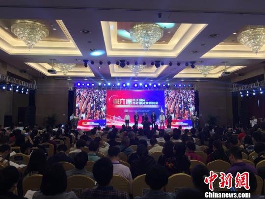 中国家庭护理功能弱化各界共探养老服务标准化