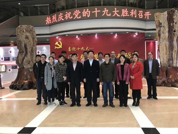 卫生司参观“质量强国梦、五年砥砺行”图片展