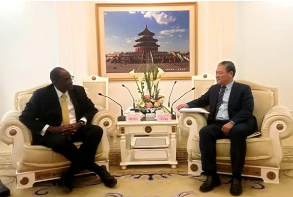 崔钢会见牙买加标准局局长