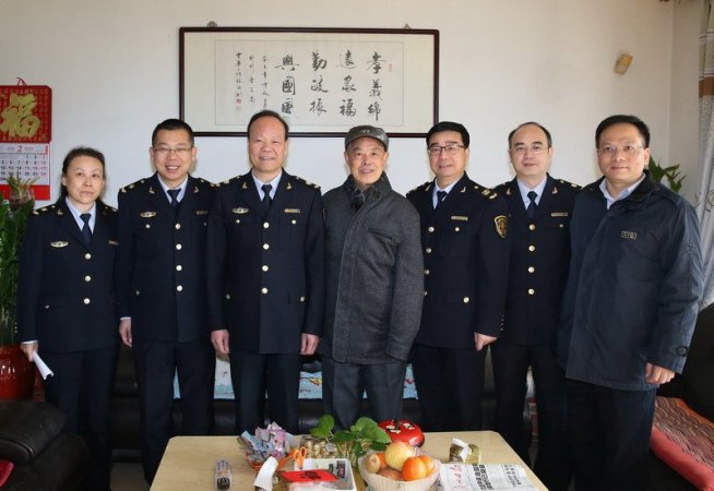 春节前夕珠海局领导班子看望慰问退休老同志