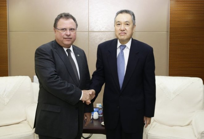 张茅会见巴西农业、畜牧业和供应部部长布莱罗·马吉